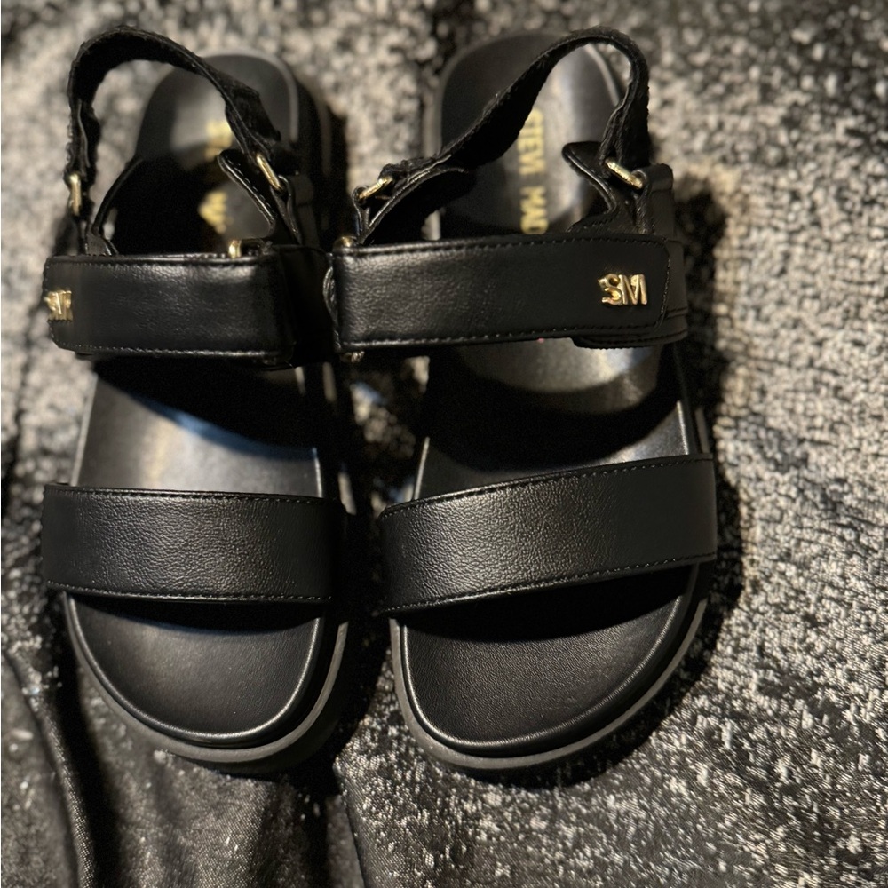 Steve Madden Stylish Black Kids Sandals - Picture 2 of 2